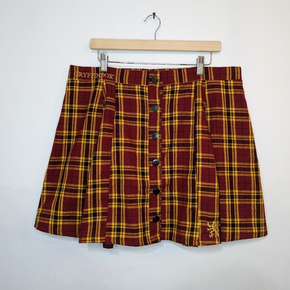 Harry Potter Gryffindor Pleated Plaid Skirt - Picture 3 of 9